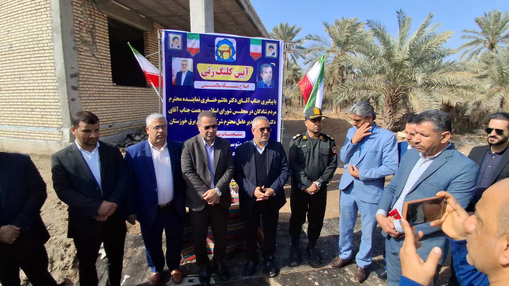 اجرای توسعه شبکه برق روستای سالمی شهرستان شادگان