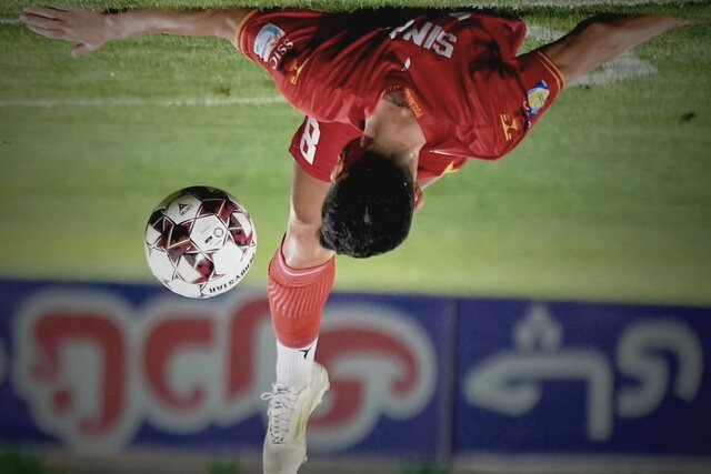 روز پرکار وی.اِی.آر در اهواز؛ جایگاه خبرنگاران ورزشگاه فولاد همچنان در اختیار افراد متفرقه