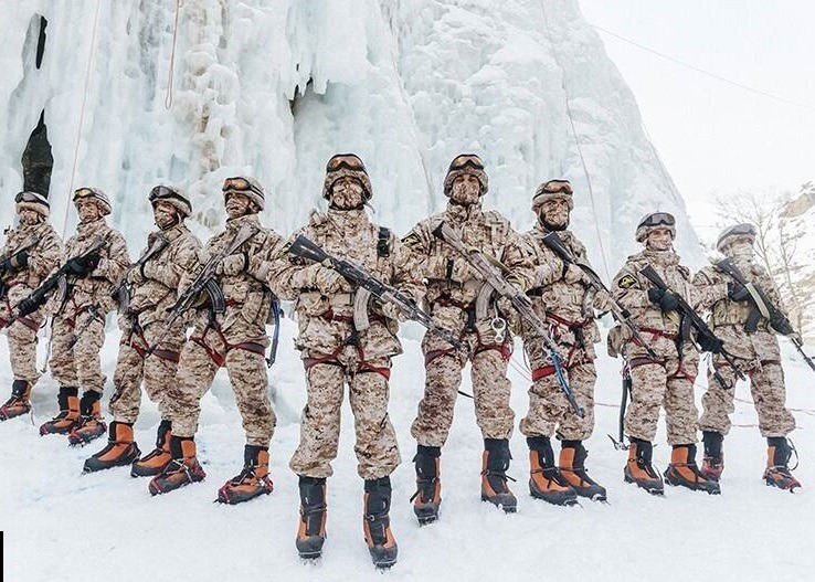 راهپیمایی رزم در برف رزمندگان تیپ امام حسن مجتبی (ع) نیروی زمینی سپاه