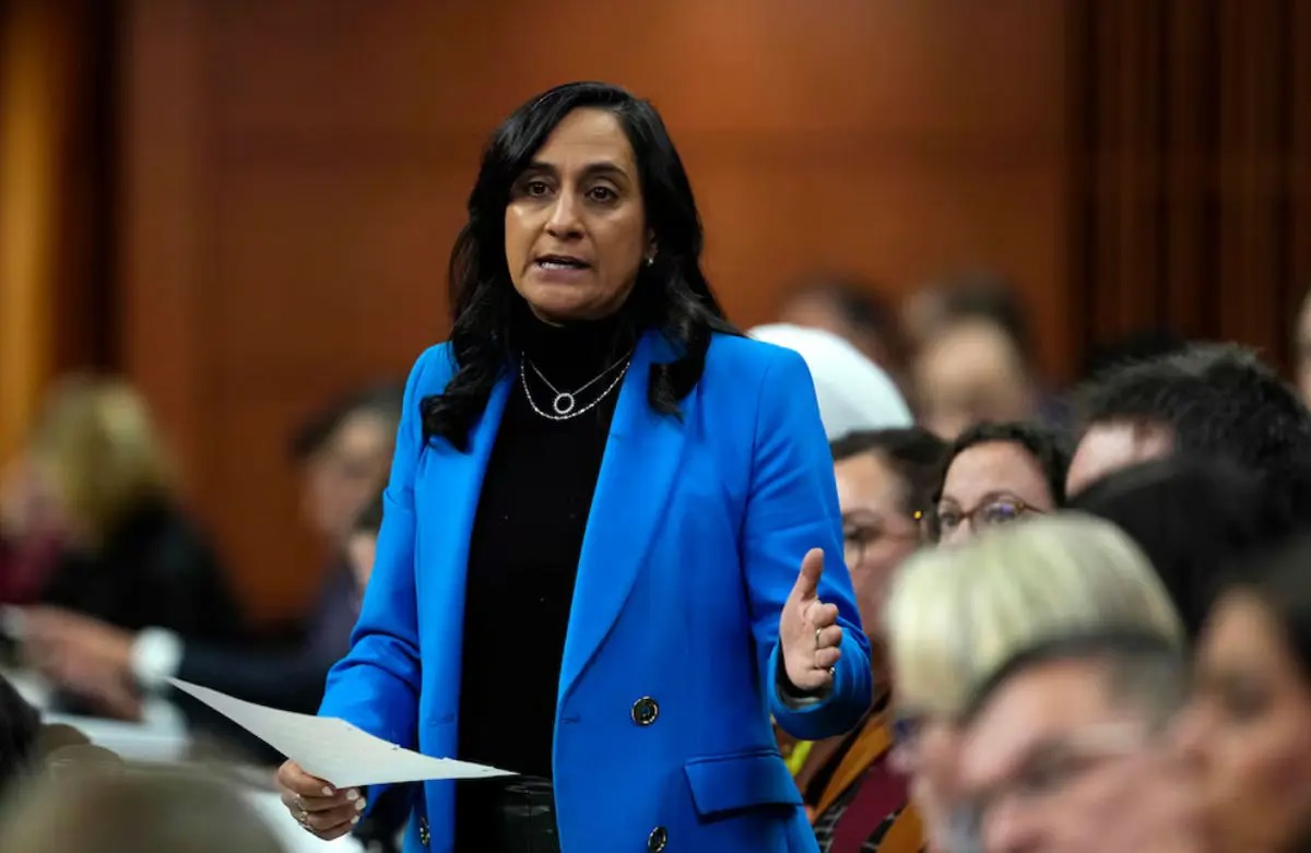 گزافه‌گویی وزیر خارجه کانادا برای برقراری روابط با ایران