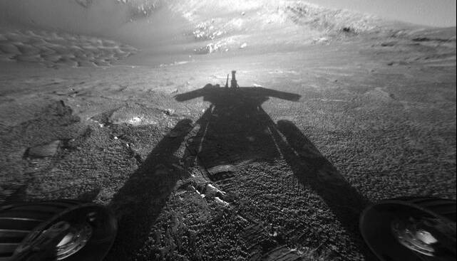 عکس روز ناسا از سایه یک ربات مریخی