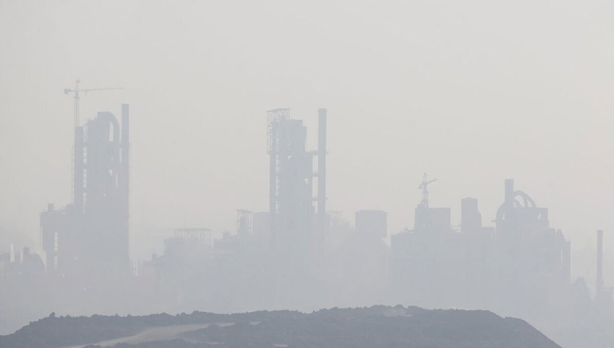 وضعیت قهوه‌ای و بنفش آلودگی هوا در هویزه و هندیجان؛ ۱۶ شهر در وضعیت قرمز و نارنجی