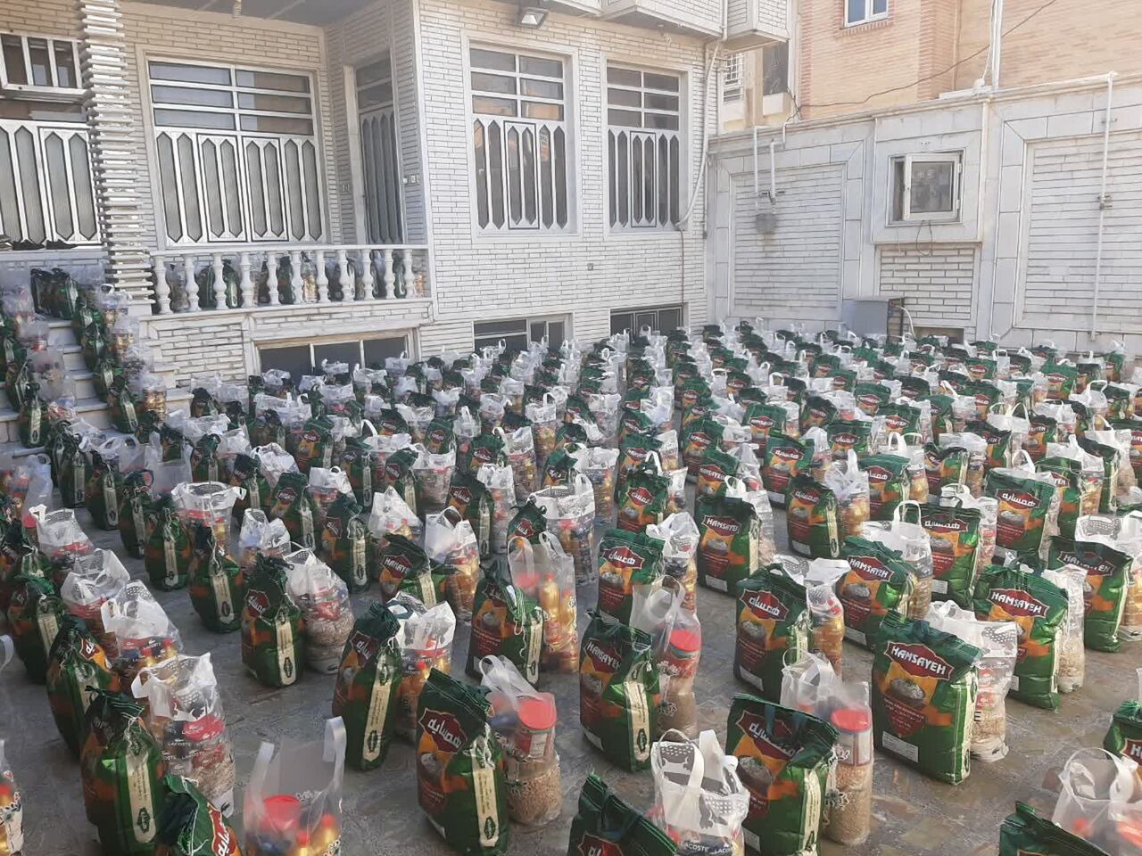 توزیع ۵۲۴ بسته معیشتی بین بیماران و نیازمندان در دزفول