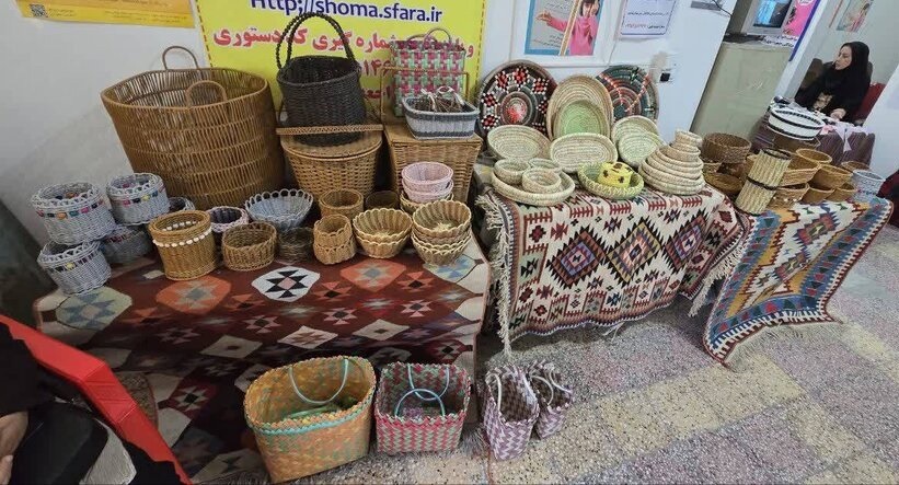 برپایی نمایشگاه صنایع‌دستی بانوان سرپرست خانوار و افراد معلول در اندیمشک