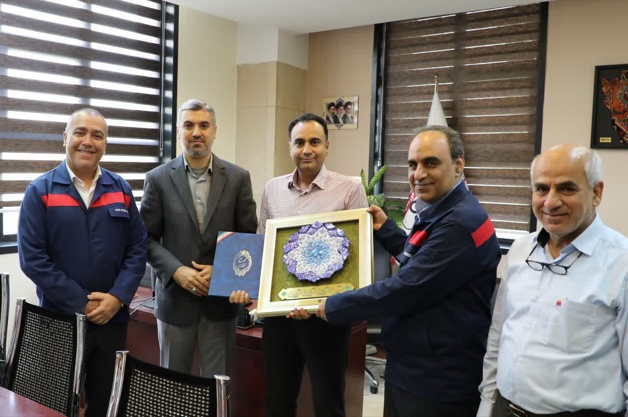تقدیر از روابط عمومی شرکت فولاد اکسین خوزستان به مناسبت روز ارتباطات و روابط عمومی