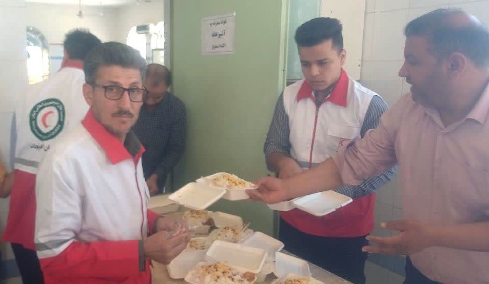 توزیع غذای گرم در قالب طرح اطعام علوی شهرستان کرخه