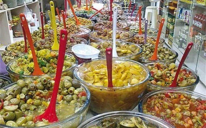 ۴ تن خیارشور و ترشی غیربهداشتی در اهواز کشف شد