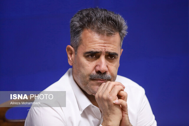 سرمربی نفت آبادان استعفا داد