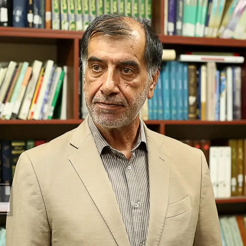 باهنر: ترجیح منافع شخصی بر منافع ملی خیانت است