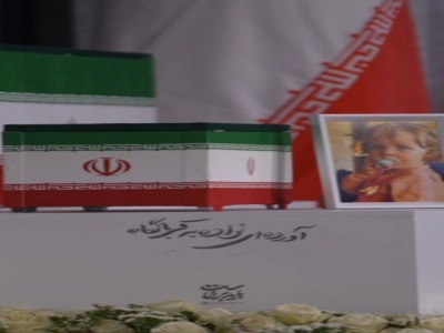قابی از تابوت نوه رهبر شهید انقلاب در مصلی تهران