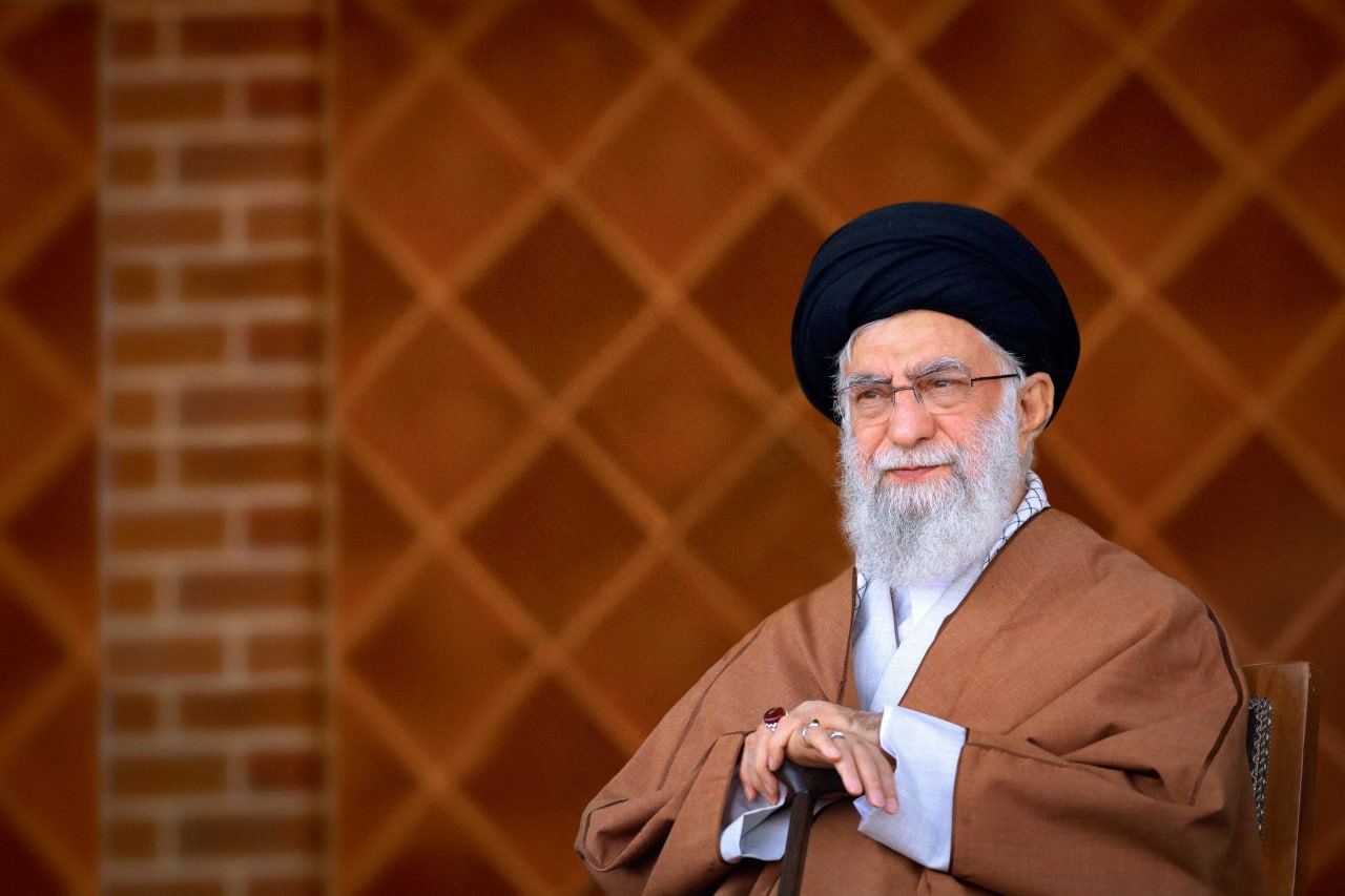 گزارش خبرنگار صداوسیما از وضعیت مصلی تهران و خیل عظیم عاشقان برای وداع با رهبر شهید انقلاب