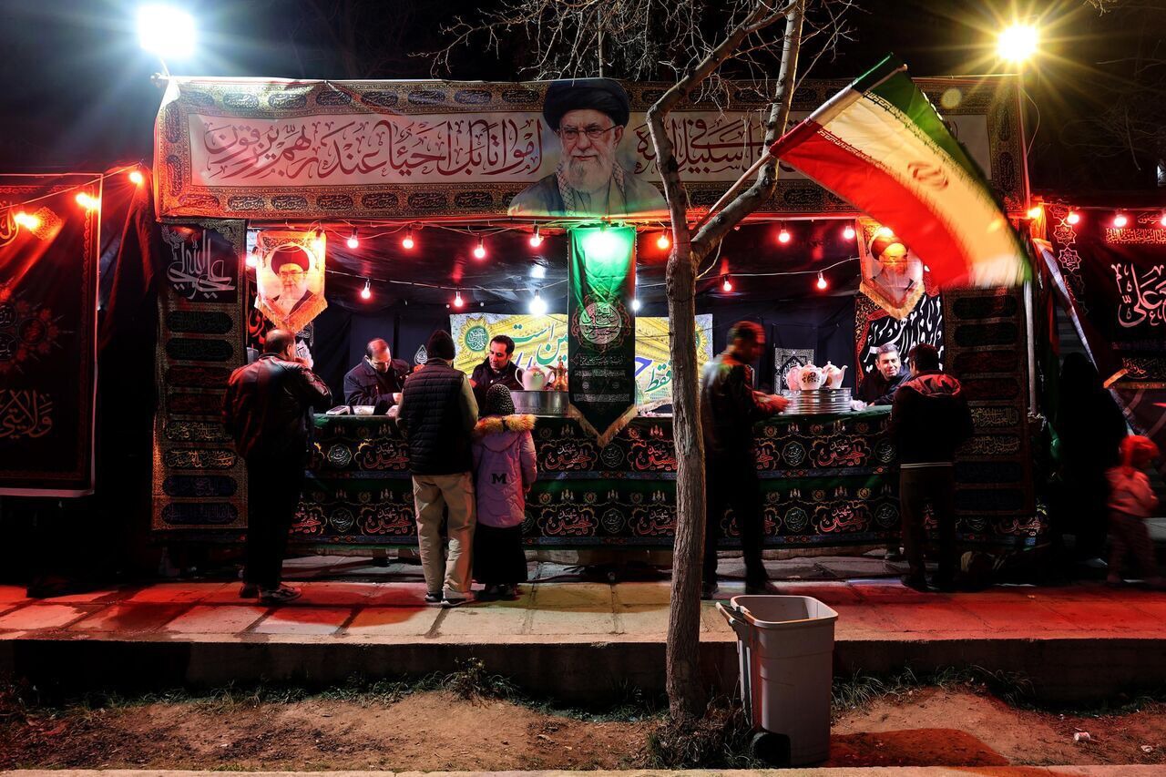 خدمات رسانی بیش از ۷۰ موکب به شرکت کنندگان در مراسم تشییع رهبر شهید در ایران و عراق