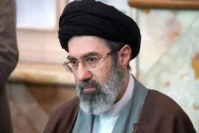 رهبر انقلاب: انتقام، خواست ملّت ما است و به‌طور حتمی باید صورت بگیرد/ جنایتکاران که فهرستی از صدر تا ذیل‌شان موجود است، آرزوی مرگی آرام و در بستر را با خود به گور خواهند برد/ ما باشیم یا نباشیم، انتقام محقّق خواهد شد
