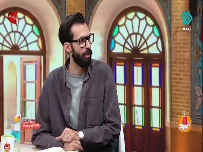 خواندن شعری زیبا از عمان سامانی