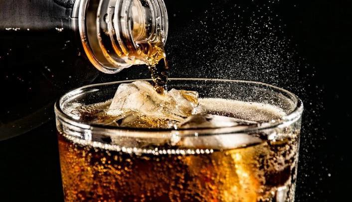ارتباط مستقیم نوشیدنی‌های شیرین‌شده با شکر با سرطان معده | آخرین خبر