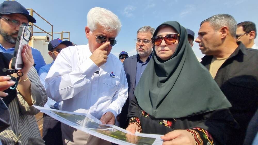 بازدید رئیس سازمان محیط‌زیست از میدان نفتی سهراب در تالاب بین‌المللی هورالعظیم | آخرین خبر