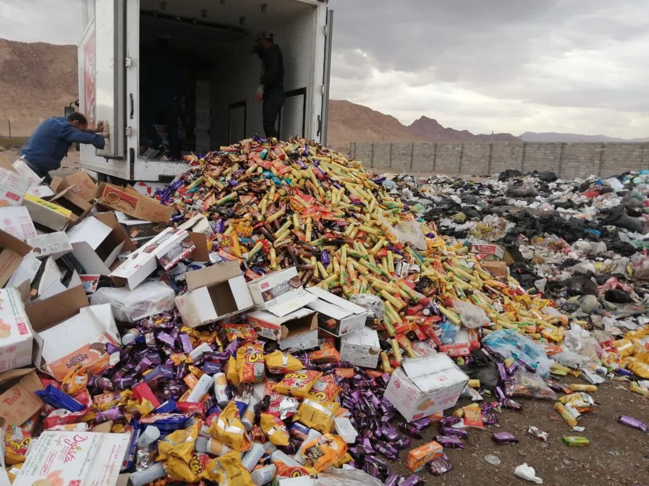 خارج شدن هفت تن مواد غذایی فاسد از چرخه مصرف در خوزستان