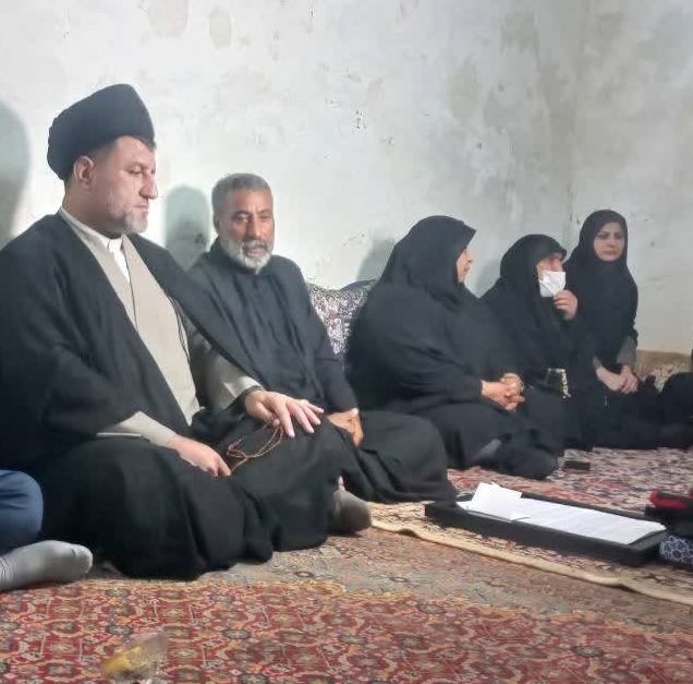 خون شهیدان ضامن بقای انقلاب و عزت ایران اسلامی است