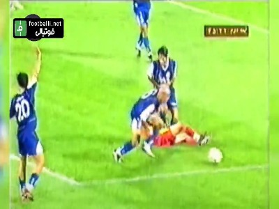 اشک‌های ایمان مبعلی در رختکن بعد از اخراج مقابل استقلال و درگیری با محمود فکری کاپیتان استقلال در سال ۱۳۸۲.