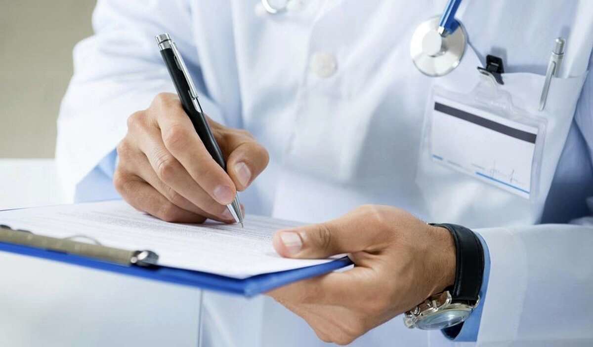ویزیت رایگان بیش از ۲۰۰ نفر در اردوی جهادی شهید رهنمون در میانکوه امیدیه