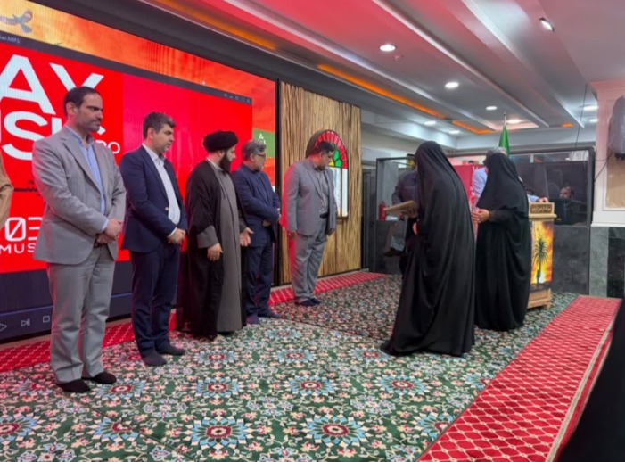 برگزاری محفل شعر خوانی بی خزان در اهواز