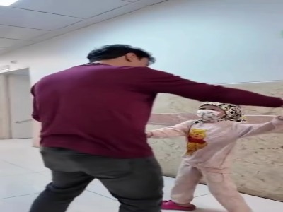 بازدید عمو پورنگ از بیمارستان مفید