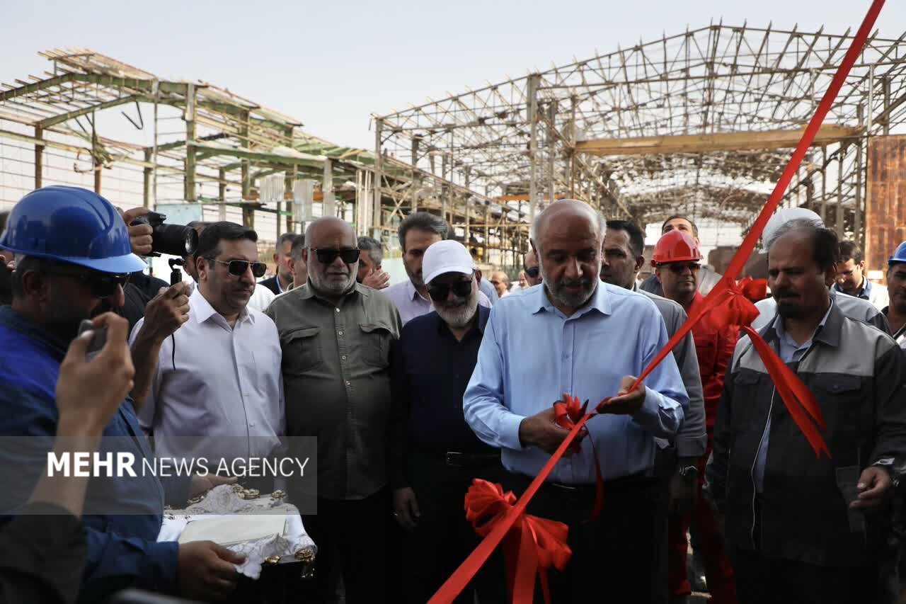 شناور ۸۰۰ تنی ایرانی در خرمشهر به آب انداخته شد