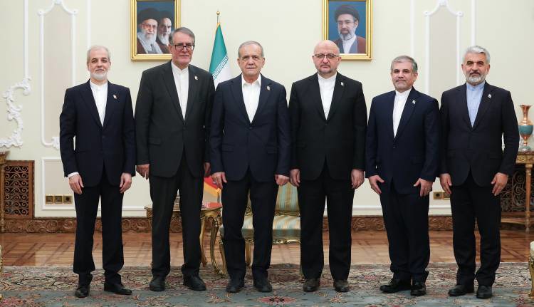 رئیس جمهور در آیین بدرقه سفرای جدید: حامل پیام برادری، دوستی و وحدت باشید