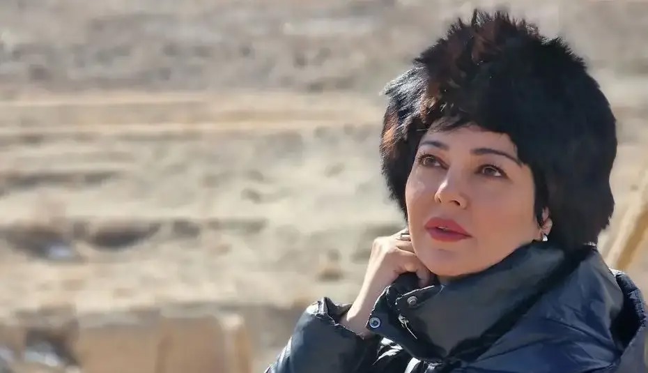 چهره ها/ ژست آتلیه‌ای رزیتا غفاری با کلاه مشکی و تور تیره