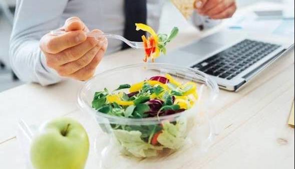تغذیه سالم درمحیط کار،کلید بهره‌وری و پیشگیری ازبیماری‌های مزمن