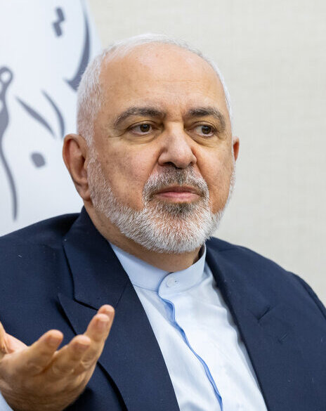 ظریف: عشایر و روستاییان در خط مقدم دفاع از یکپارچگی ایران قرار دارند