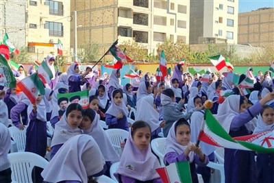 گرامیداشت روز کودک در مدرسه کم‌برخوردار کوی علوی اهواز