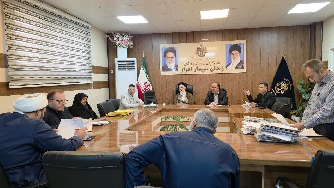 دیدار چهره‌به‌چهره دادستان مرکز خوزستان با ۲۰ محکوم به قصاص در زندان سپیدار اهواز