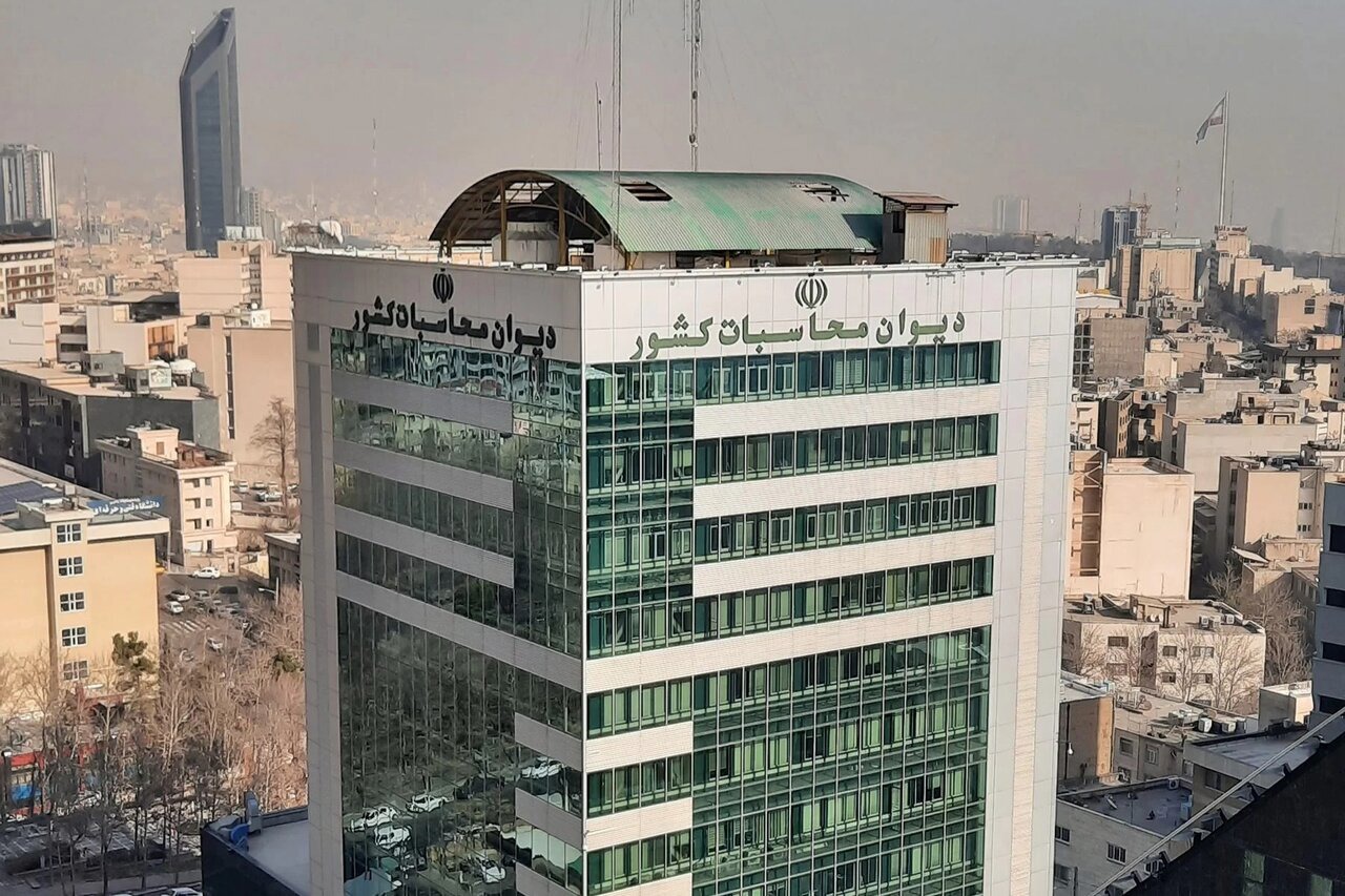 دیوان محاسبات ورود کرد: ایجاد انحصار وزارت صمت در واردات تلفن همراه