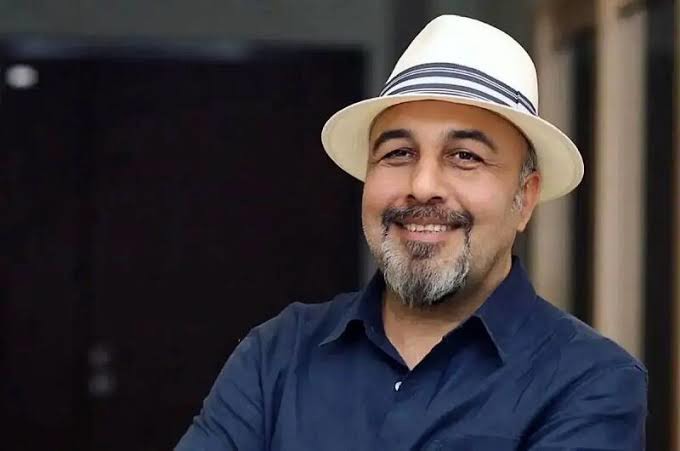 رضا عطاران ناگهان شبیه امیر آقایی شد