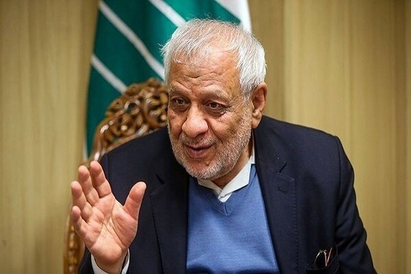 بادامچیان: وقتی در قمِ یک میلیون نفره، یک جوان با هفت نفر از عزل پزشکیان می‌گوید، دلیل آزادی است