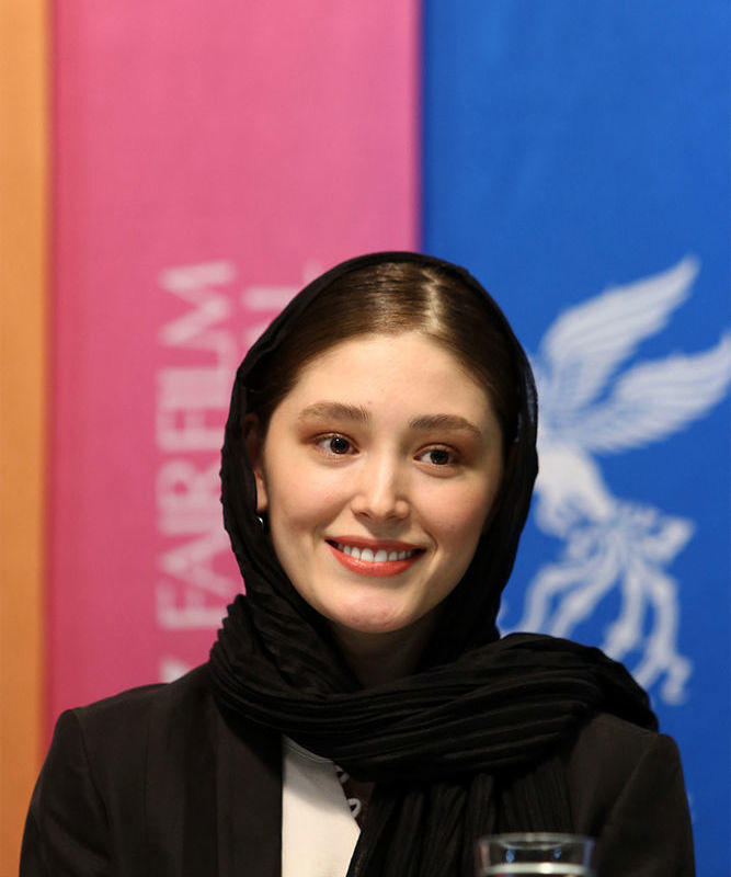 چهره ها/ گریم متفاوت فرشته حسینی برای تئاتر؛ چهره‌ای متفاوت از بازیگر سینما در قاب تازه