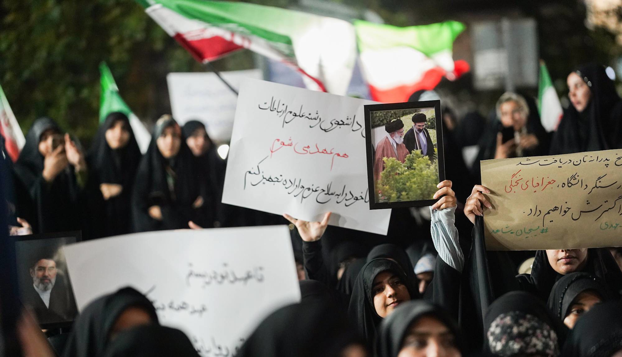 لحظاتی از تجدید عهد دانشگاهیان با رهبر انقلاب